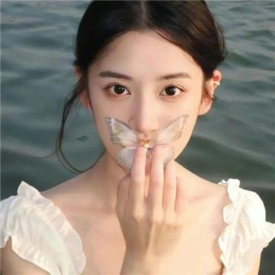 蜜桃女孩